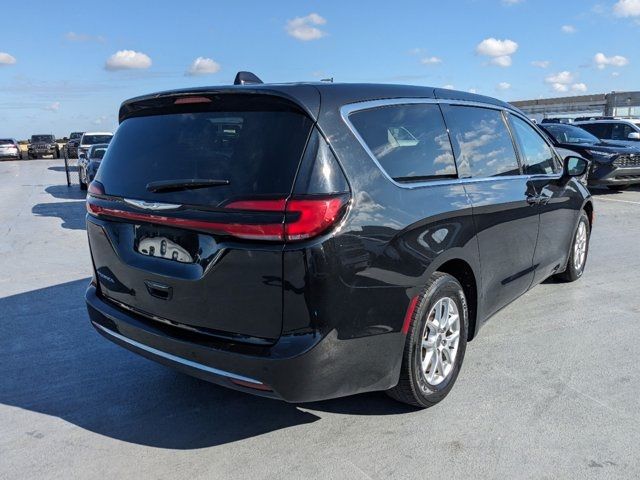 2023 Chrysler Pacifica Touring-L