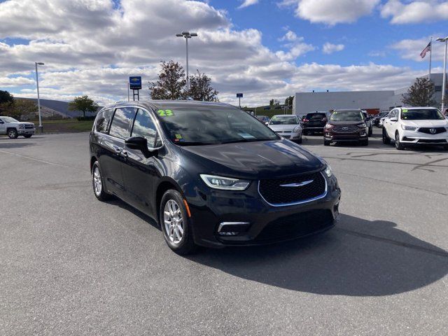 2023 Chrysler Pacifica Touring-L