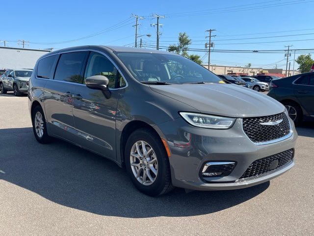 2023 Chrysler Pacifica Touring-L