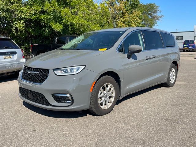 2023 Chrysler Pacifica Touring-L