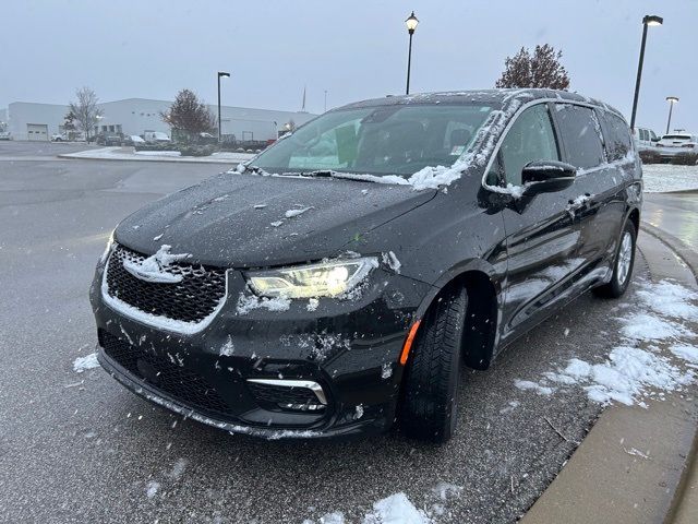 2023 Chrysler Pacifica Touring-L