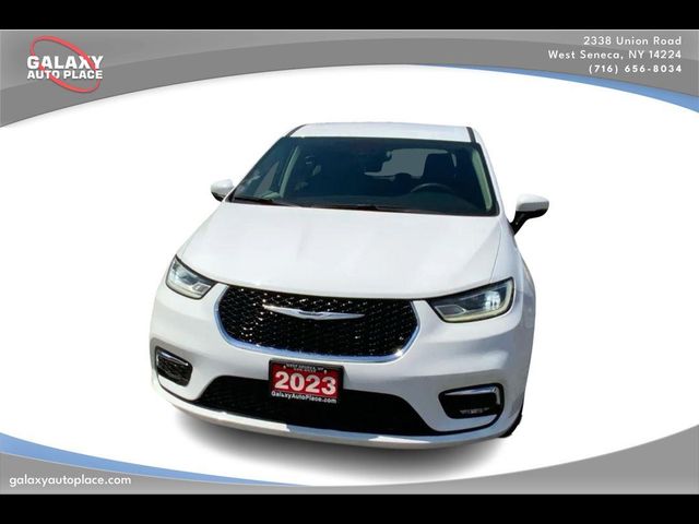 2023 Chrysler Pacifica Touring-L