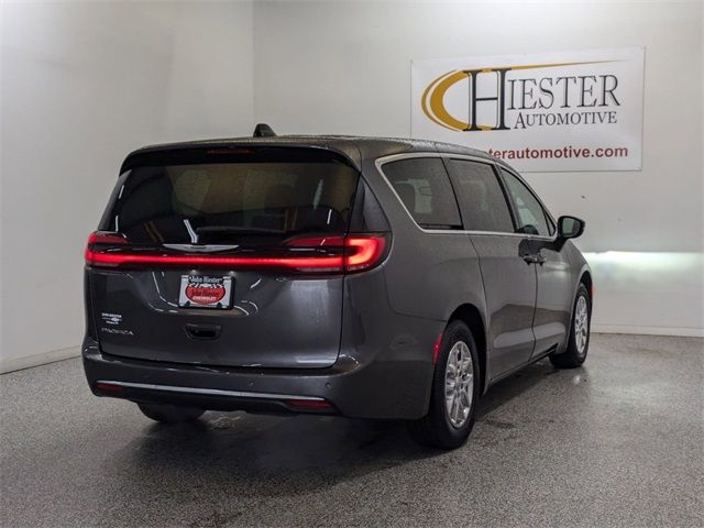 2023 Chrysler Pacifica Touring-L