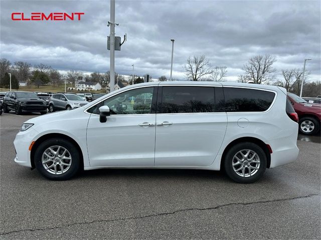 2023 Chrysler Pacifica Touring-L