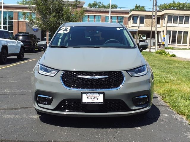 2023 Chrysler Pacifica Touring-L