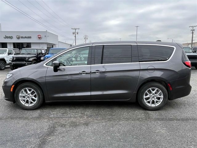 2023 Chrysler Pacifica Touring-L