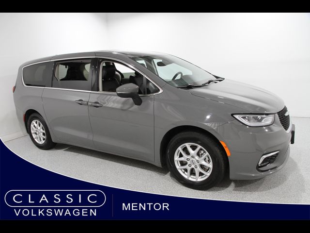 2023 Chrysler Pacifica Touring-L