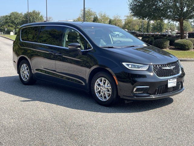 2023 Chrysler Pacifica Touring-L