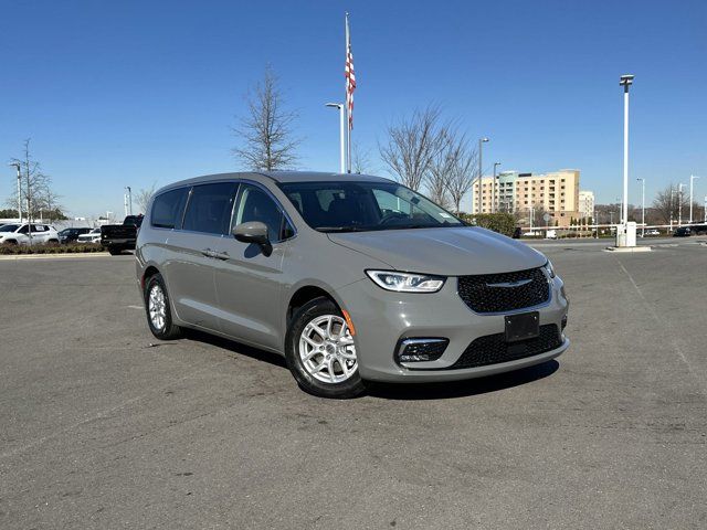 2023 Chrysler Pacifica Touring-L