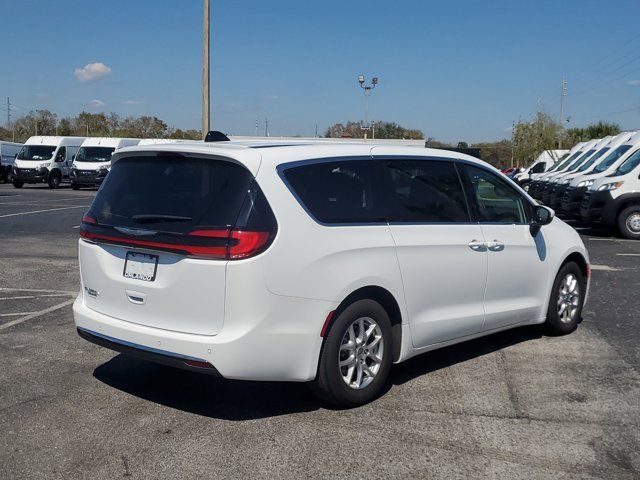 2023 Chrysler Pacifica Touring-L