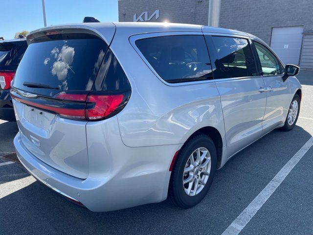 2023 Chrysler Pacifica Touring-L