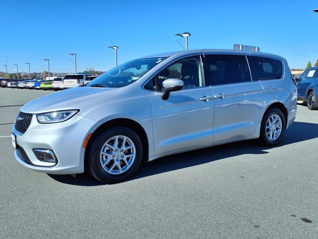 2023 Chrysler Pacifica Touring-L