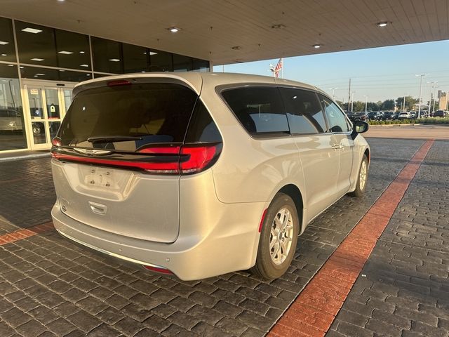 2023 Chrysler Pacifica Touring-L