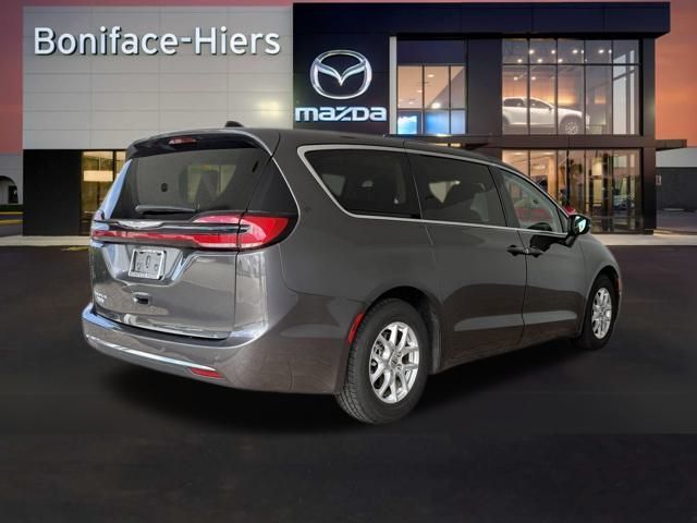 2023 Chrysler Pacifica Touring-L