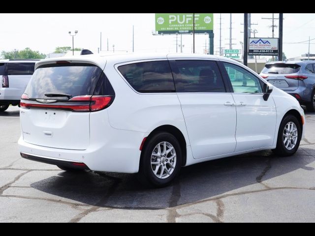 2023 Chrysler Pacifica Touring-L