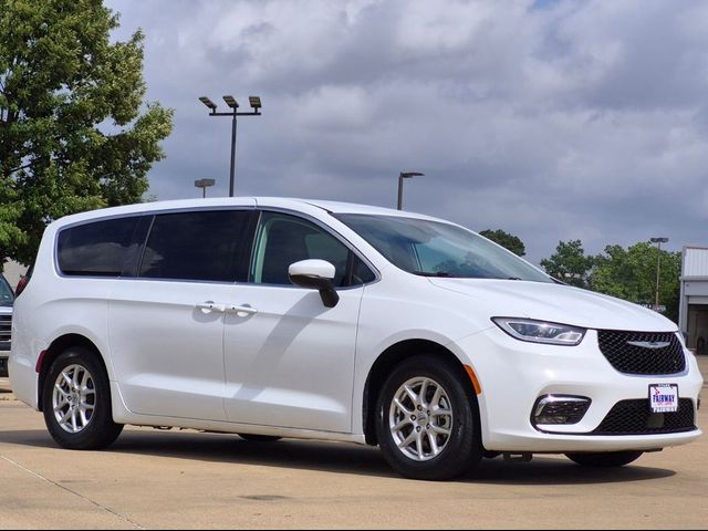 2023 Chrysler Pacifica Touring-L