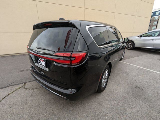 2023 Chrysler Pacifica Touring-L