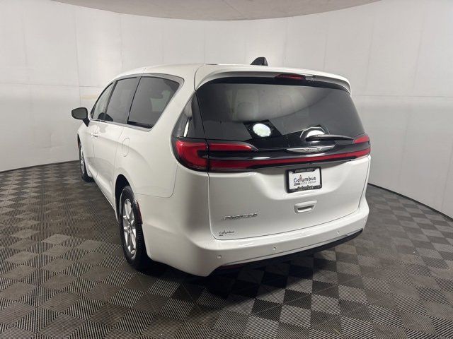 2023 Chrysler Pacifica Touring-L