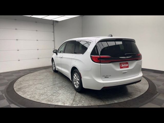 2023 Chrysler Pacifica Touring-L