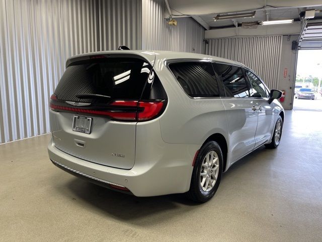 2023 Chrysler Pacifica Touring-L