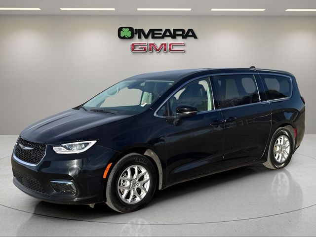 2023 Chrysler Pacifica Touring-L