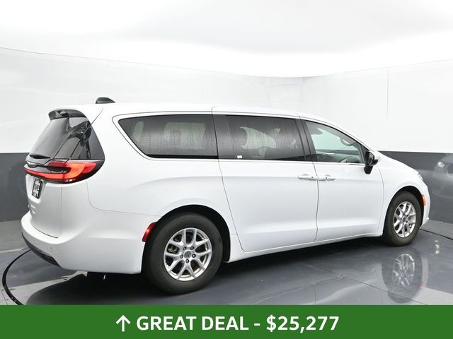 2023 Chrysler Pacifica Touring-L