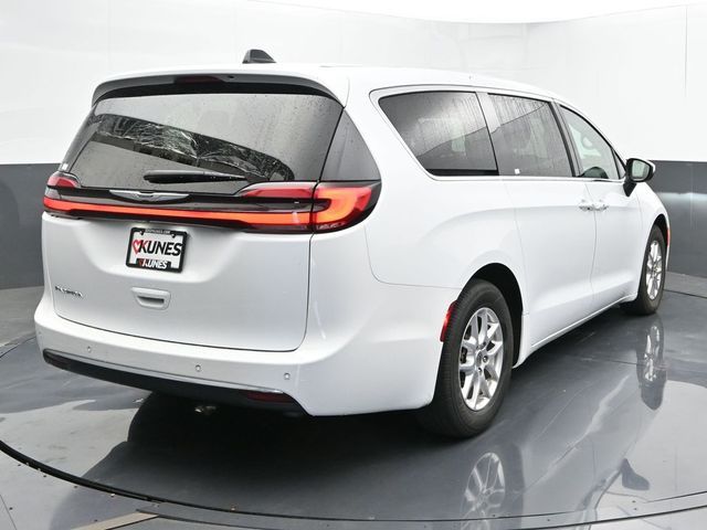 2023 Chrysler Pacifica Touring-L