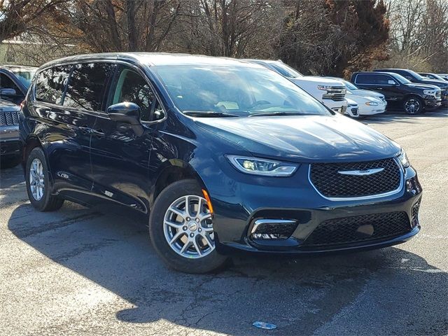 2023 Chrysler Pacifica Touring-L
