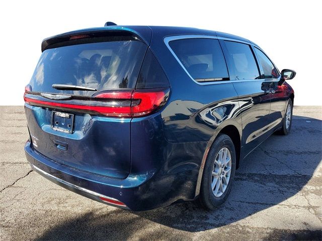 2023 Chrysler Pacifica Touring-L
