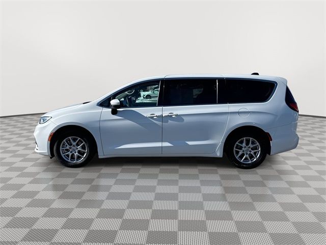 2023 Chrysler Pacifica Touring-L