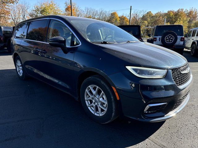 2023 Chrysler Pacifica Touring-L