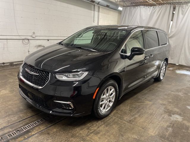 2023 Chrysler Pacifica Touring-L