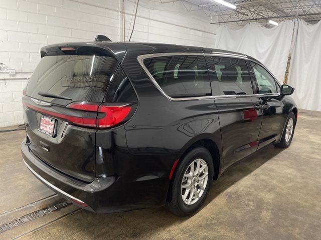 2023 Chrysler Pacifica Touring-L