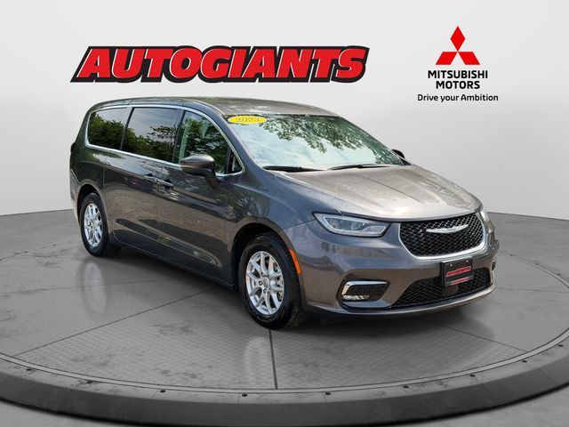 2023 Chrysler Pacifica Touring-L