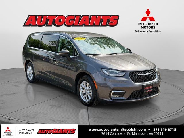 2023 Chrysler Pacifica Touring-L