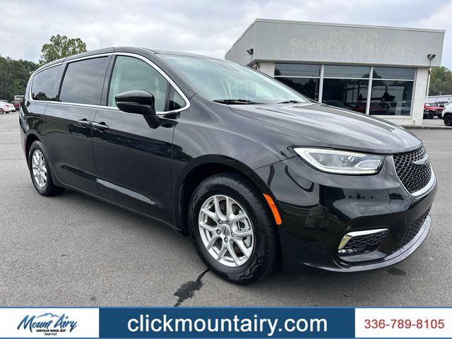 2023 Chrysler Pacifica Touring-L