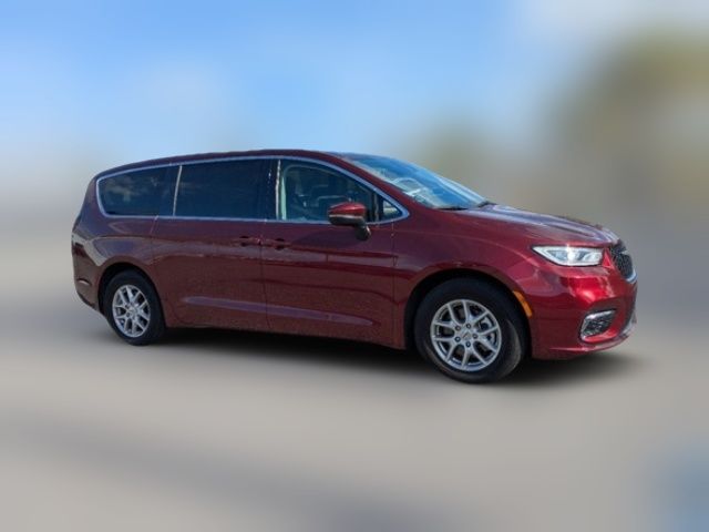 2023 Chrysler Pacifica Touring-L