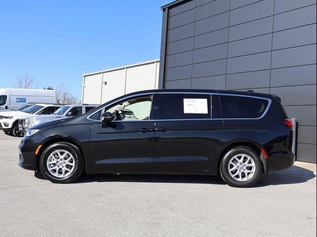 2023 Chrysler Pacifica Touring-L