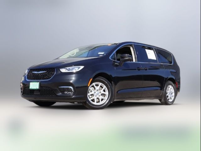 2023 Chrysler Pacifica Touring-L