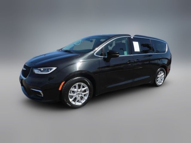 2023 Chrysler Pacifica Touring-L