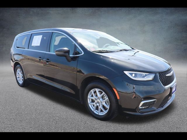 2023 Chrysler Pacifica Touring-L