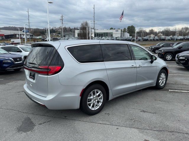 2023 Chrysler Pacifica Touring-L