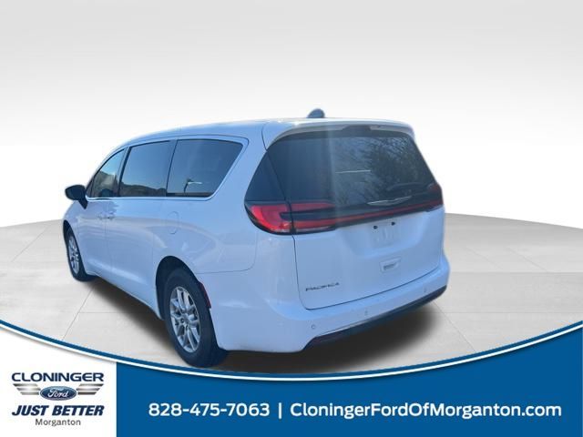 2023 Chrysler Pacifica Touring-L