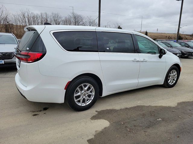 2023 Chrysler Pacifica Touring-L