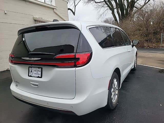 2023 Chrysler Pacifica Touring-L