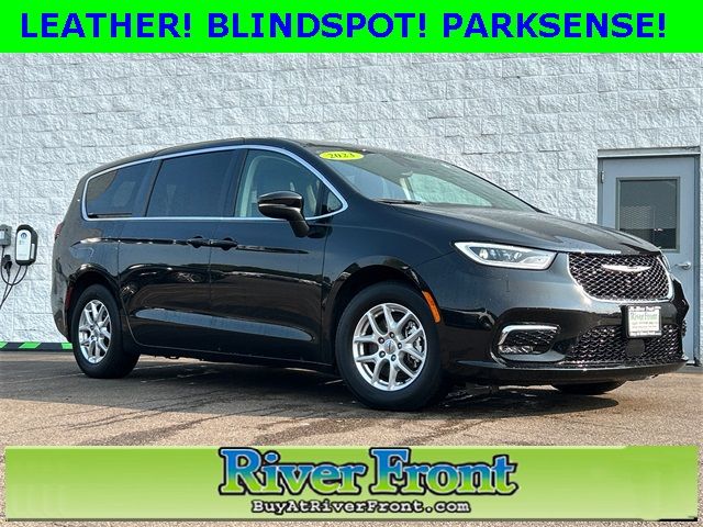 2023 Chrysler Pacifica Touring-L