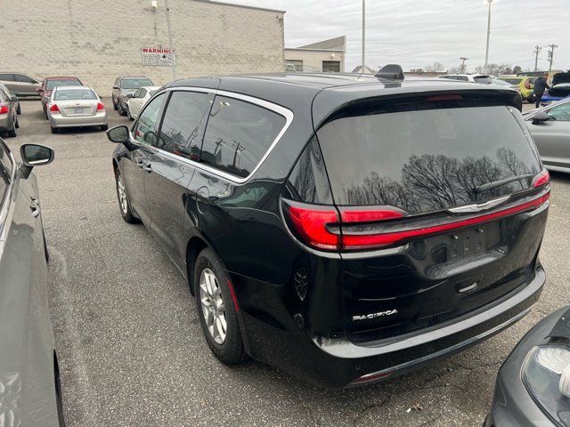 2023 Chrysler Pacifica Touring-L