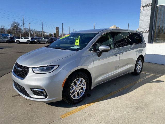 2023 Chrysler Pacifica Touring-L