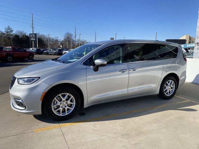 2023 Chrysler Pacifica Touring-L