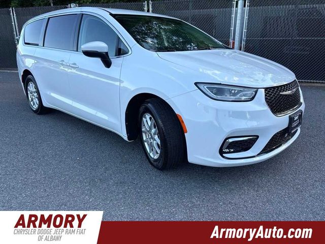 2023 Chrysler Pacifica Touring-L